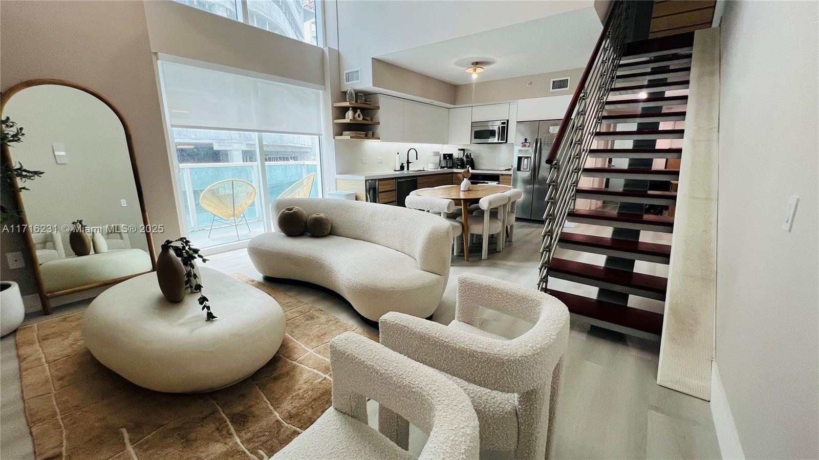For Sale Condo in Brickell on the River/min Rent: 30 days allowed
Discover the perfect blend of modern elegance and prime location with this stunning 2-bedroom, 2-bathroom unit in the sought-after Brickell on the River. Recently remodeled, this unit features a beautifully upgraded kitchen, premium vinyl flooring throughout, and brand-new washer and dryer for your convenience. Style resort amenities; GYM, pool, sauna, social room, etc.
Located in the heart of Brickell, just steps from the iconic Brickell City Centre, this property offers unparalleled access to world-class shopping, dining, and entertainment. Adding to its appeal, short term rental are permitted, making it an exceptional investment opportunity.
Don’t miss your chance to own a piece of Miami’s vibrant lifestyle.