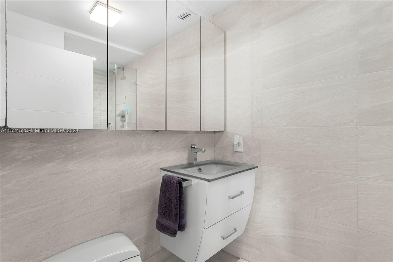 CLUB TOWER THREE CONDO - Residential