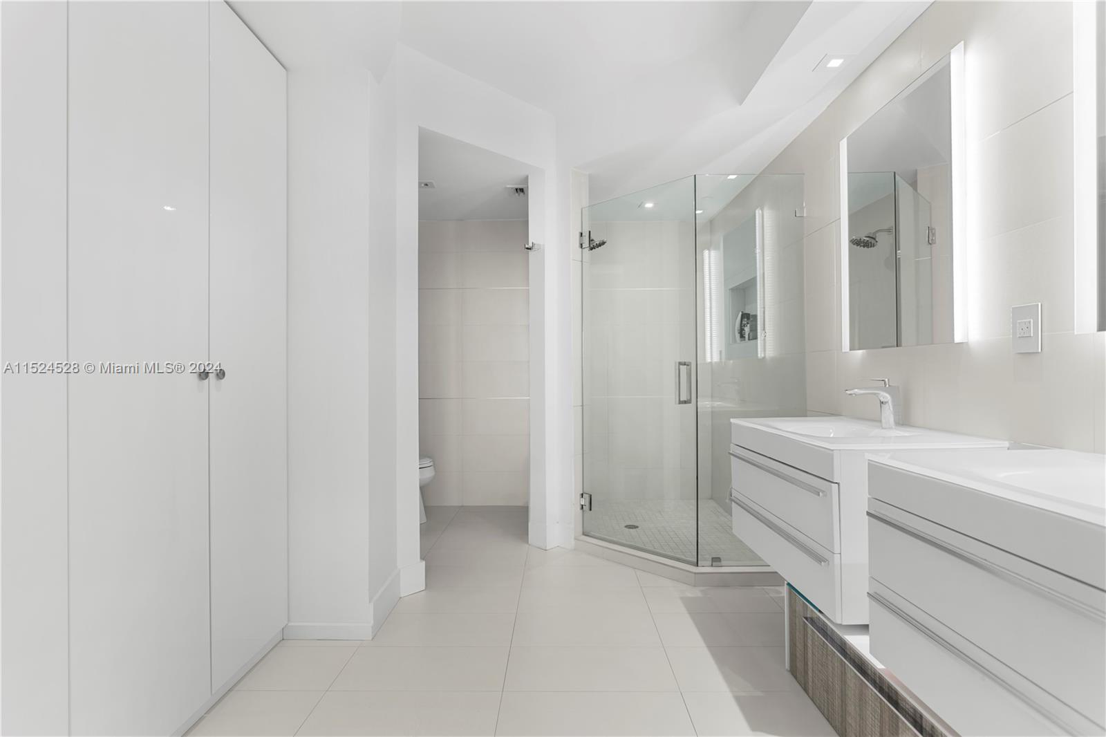 CLUB TOWER THREE CONDO - Residential