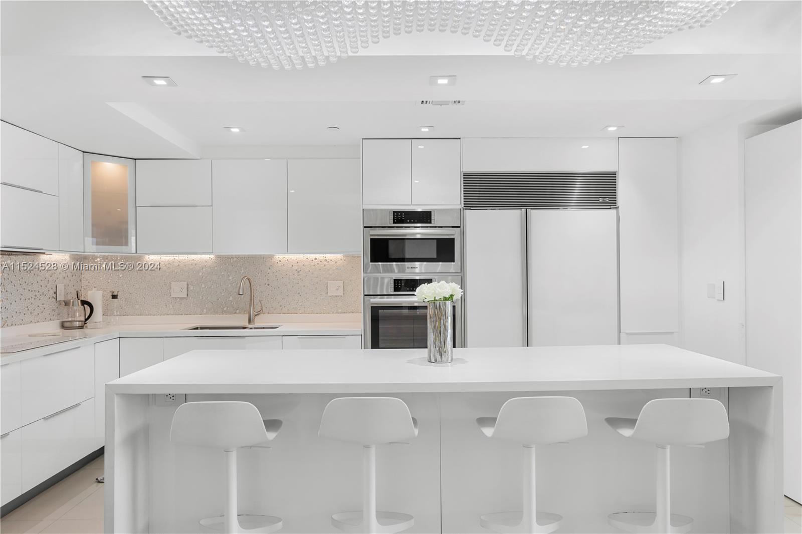 CLUB TOWER THREE CONDO - Residential