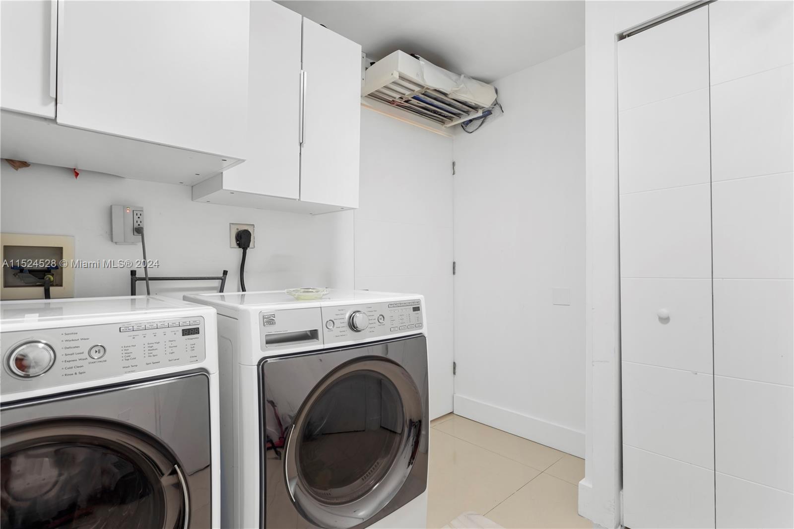 CLUB TOWER THREE CONDO - Residential