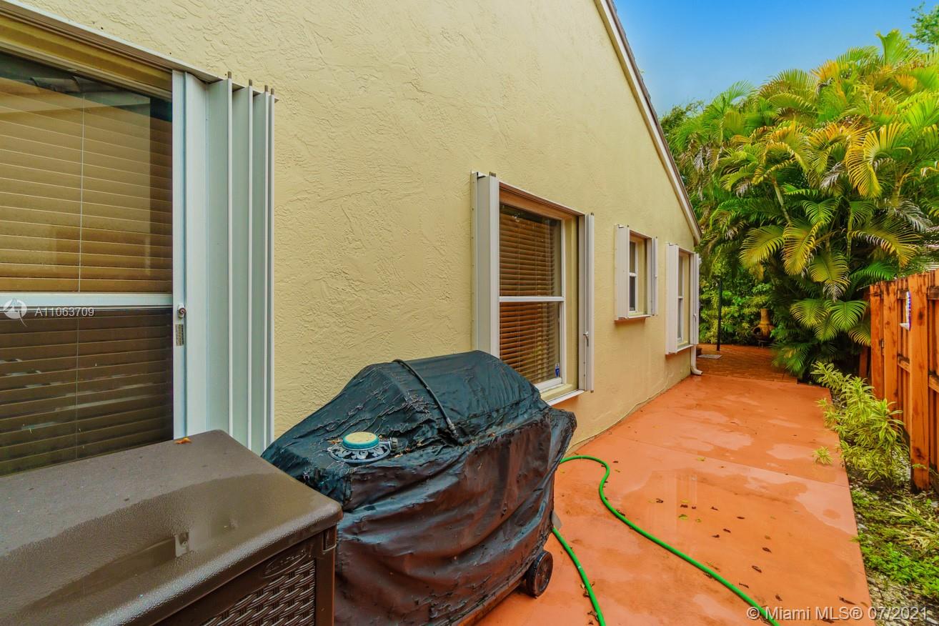 HEFTLER HOMES AT LAGO MAR - Residential