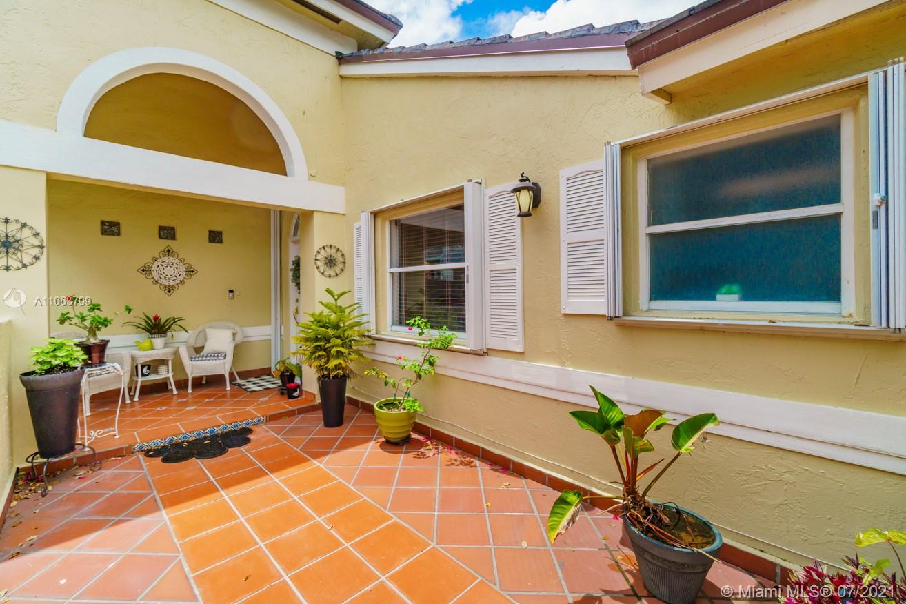 HEFTLER HOMES AT LAGO MAR - Residential