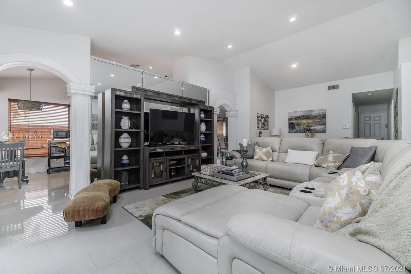 HEFTLER HOMES AT LAGO MAR - Residential