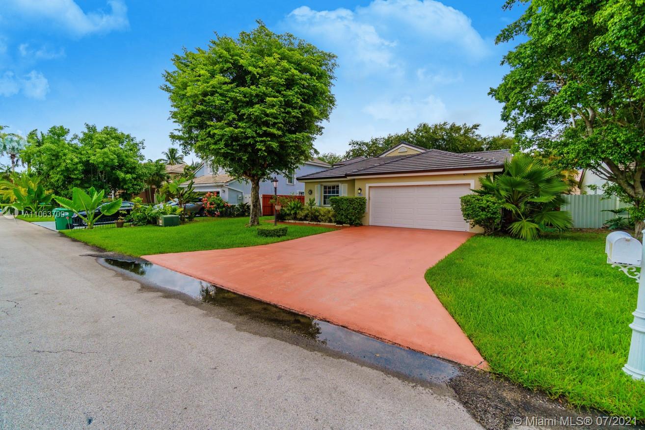 HEFTLER HOMES AT LAGO MAR - Residential