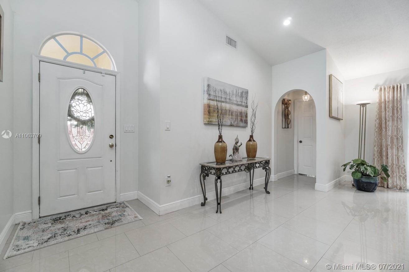 HEFTLER HOMES AT LAGO MAR - Residential