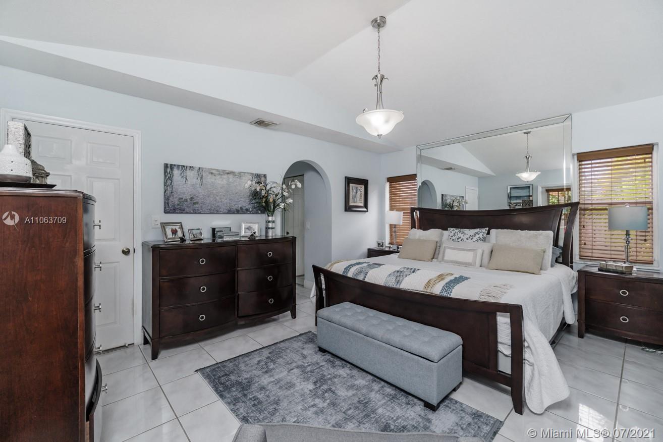 HEFTLER HOMES AT LAGO MAR - Residential