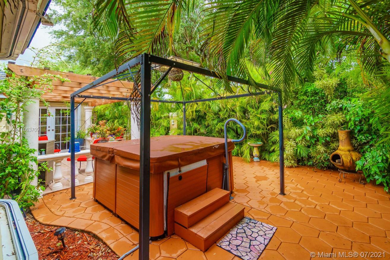 HEFTLER HOMES AT LAGO MAR - Residential