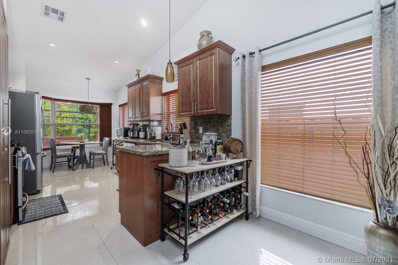 HEFTLER HOMES AT LAGO MAR - Residential