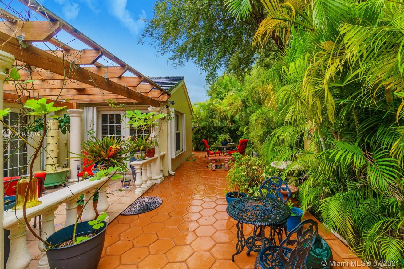 HEFTLER HOMES AT LAGO MAR - Residential