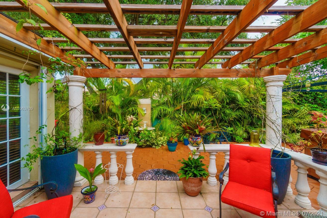 HEFTLER HOMES AT LAGO MAR - Residential