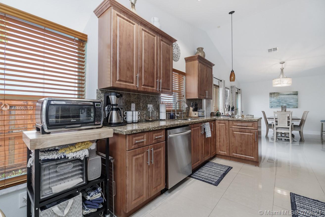 HEFTLER HOMES AT LAGO MAR - Residential