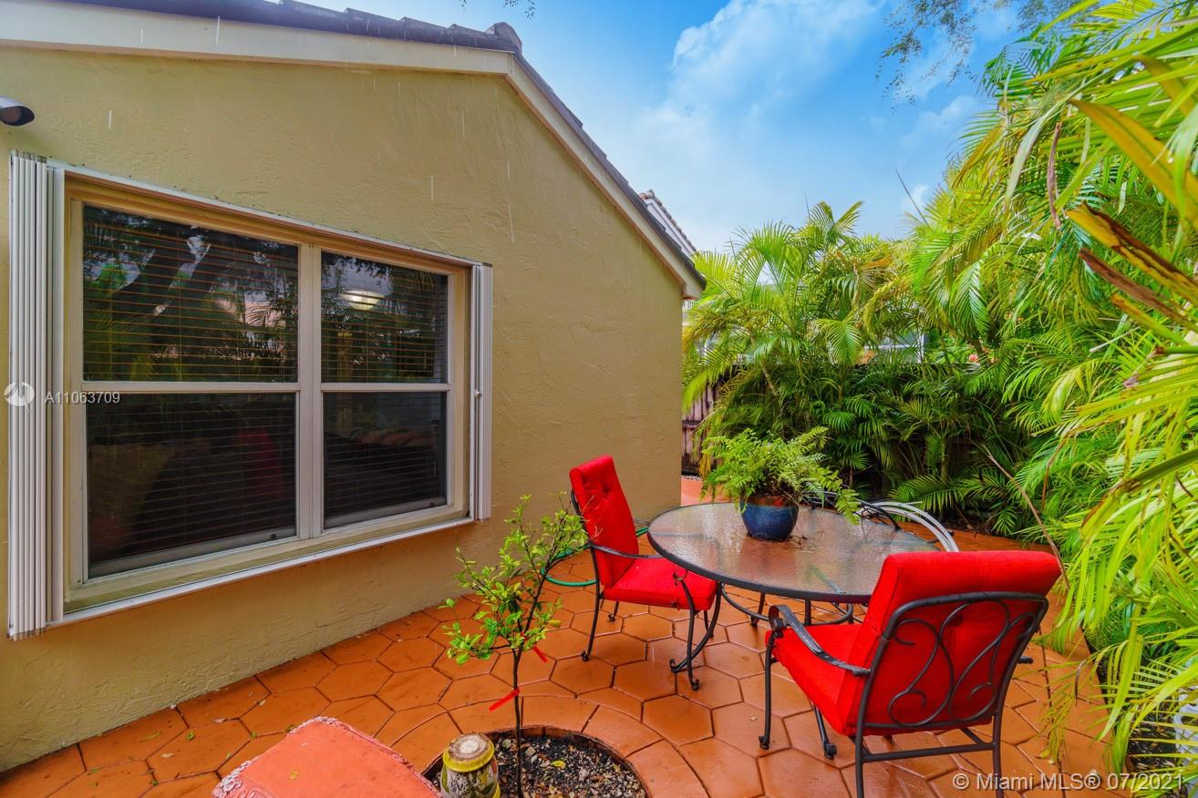 HEFTLER HOMES AT LAGO MAR - Residential