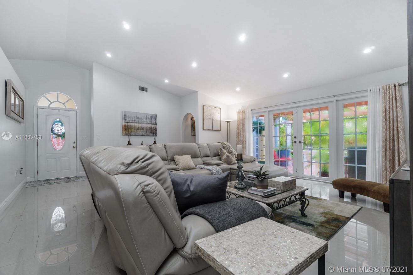 HEFTLER HOMES AT LAGO MAR - Residential