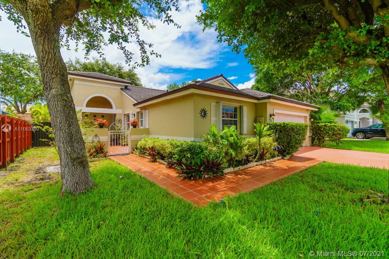 HEFTLER HOMES AT LAGO MAR - Residential