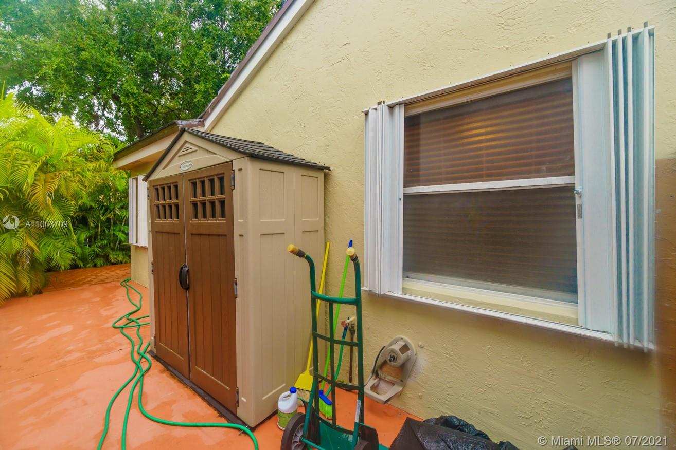 HEFTLER HOMES AT LAGO MAR - Residential