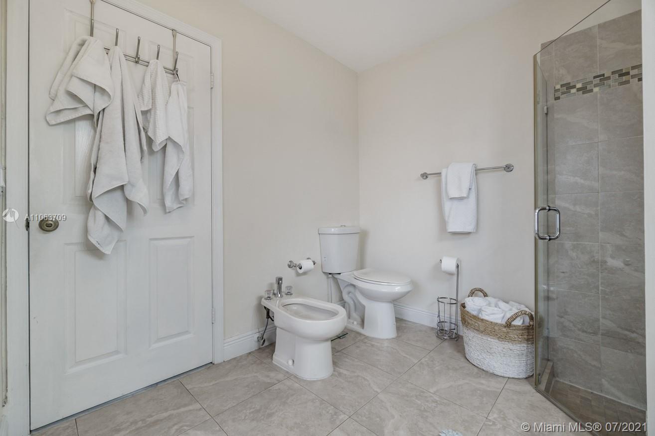 HEFTLER HOMES AT LAGO MAR - Residential