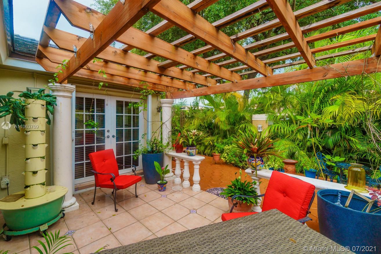 HEFTLER HOMES AT LAGO MAR - Residential