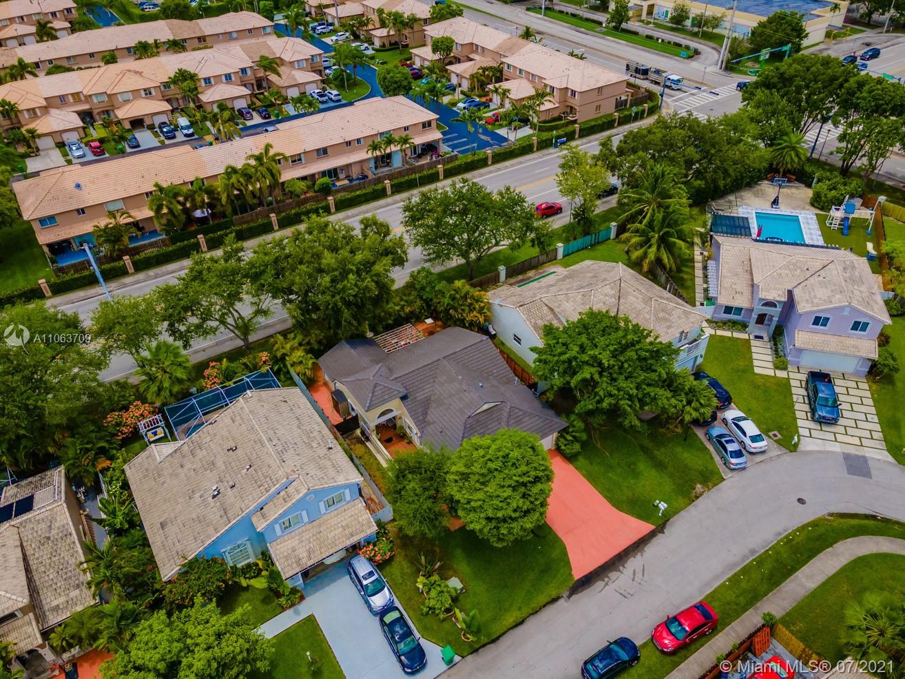 HEFTLER HOMES AT LAGO MAR - Residential