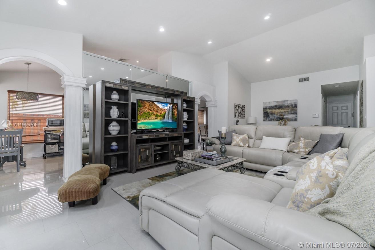 HEFTLER HOMES AT LAGO MAR - Residential