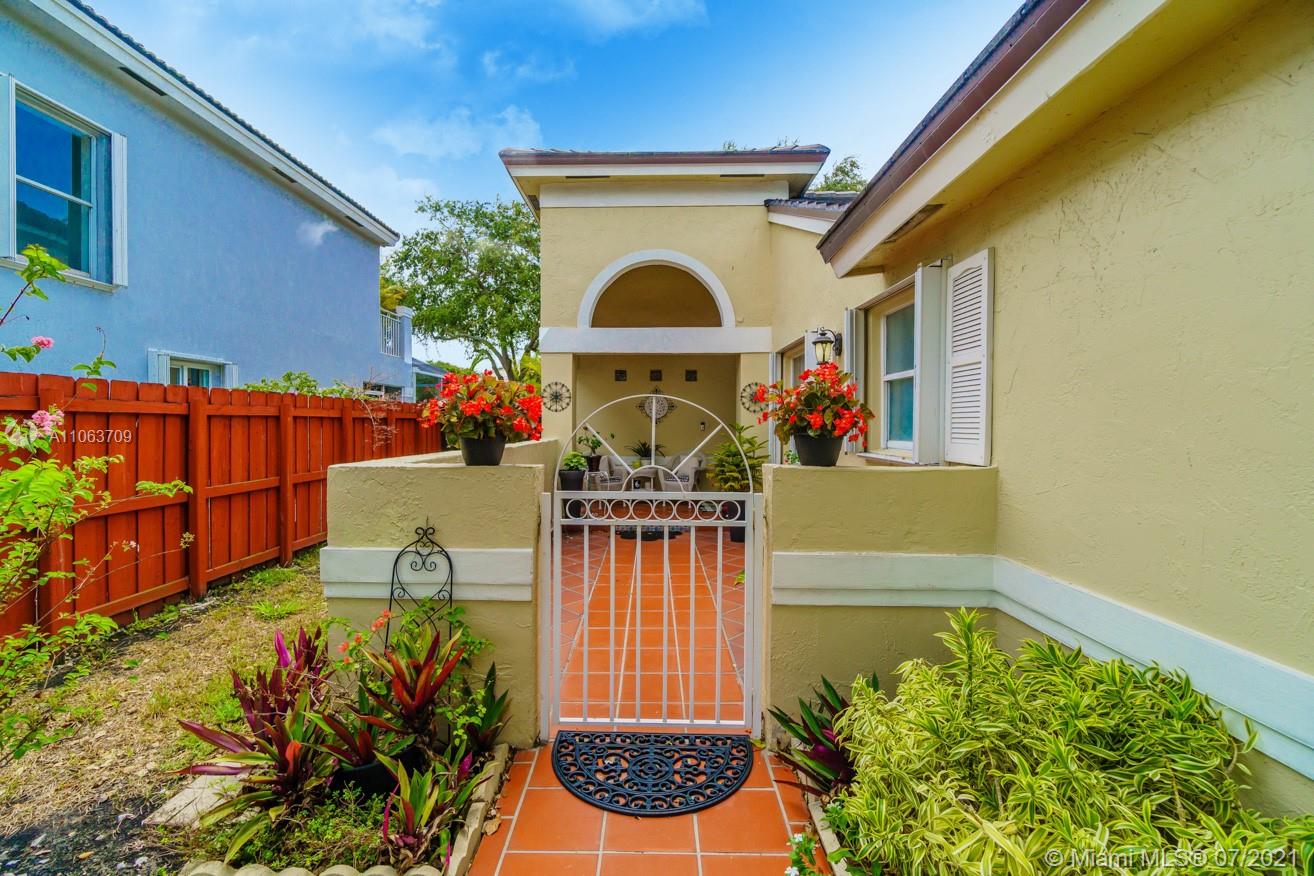 HEFTLER HOMES AT LAGO MAR - Residential