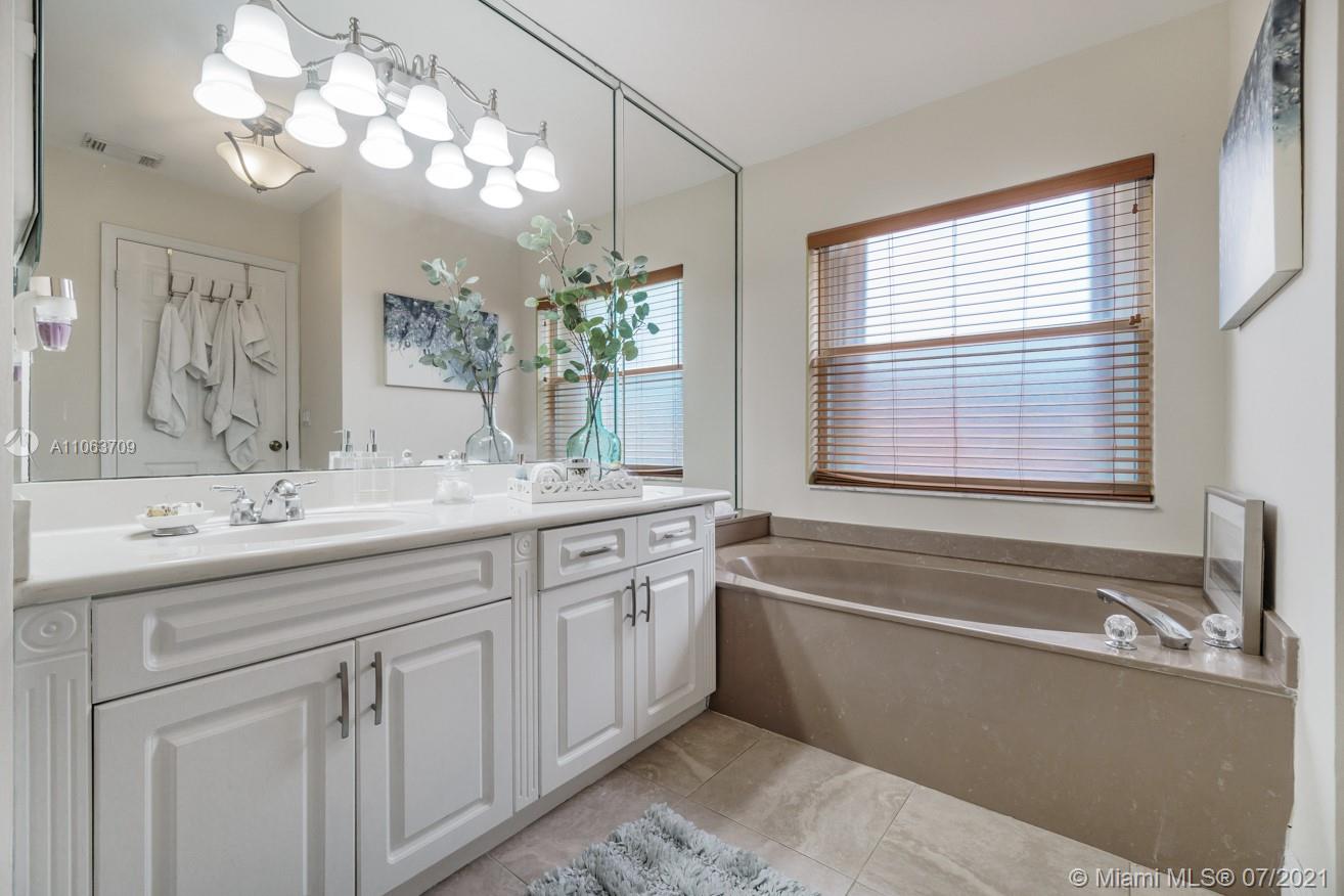 HEFTLER HOMES AT LAGO MAR - Residential