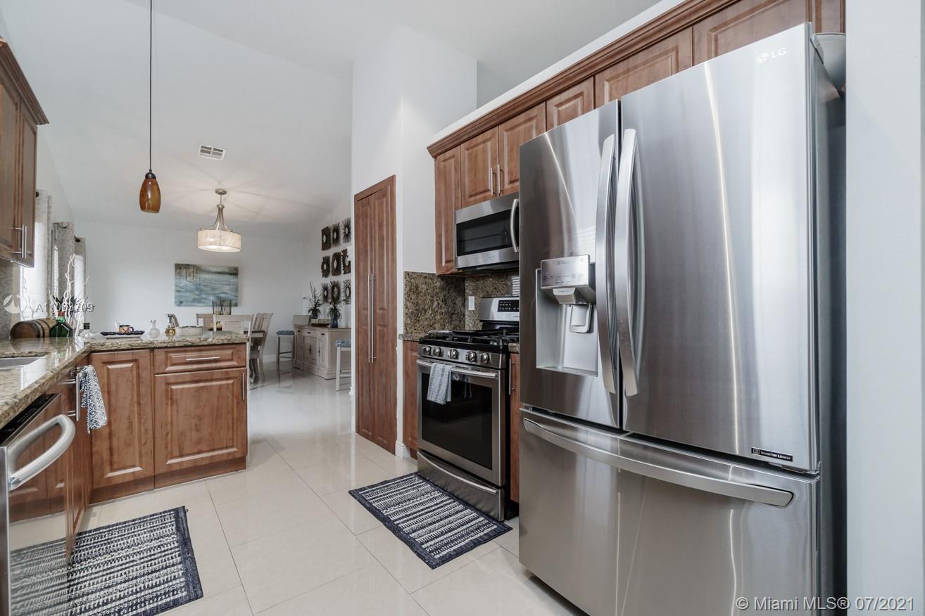 HEFTLER HOMES AT LAGO MAR - Residential