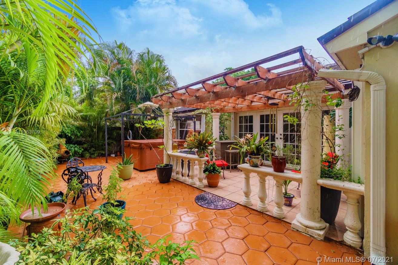 HEFTLER HOMES AT LAGO MAR - Residential