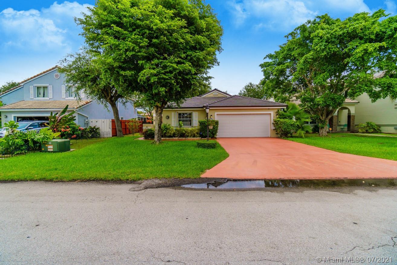 HEFTLER HOMES AT LAGO MAR - Residential