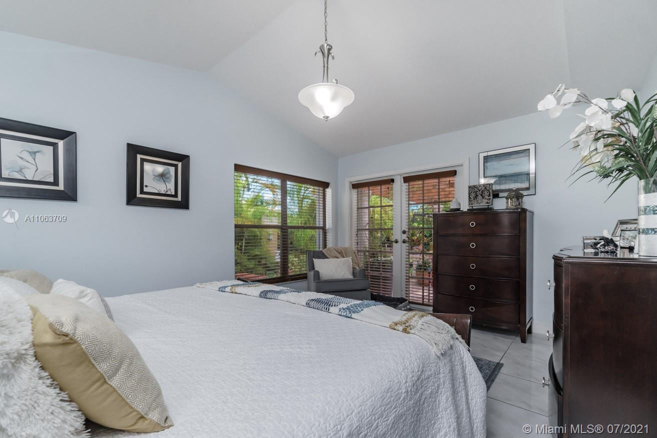 HEFTLER HOMES AT LAGO MAR - Residential