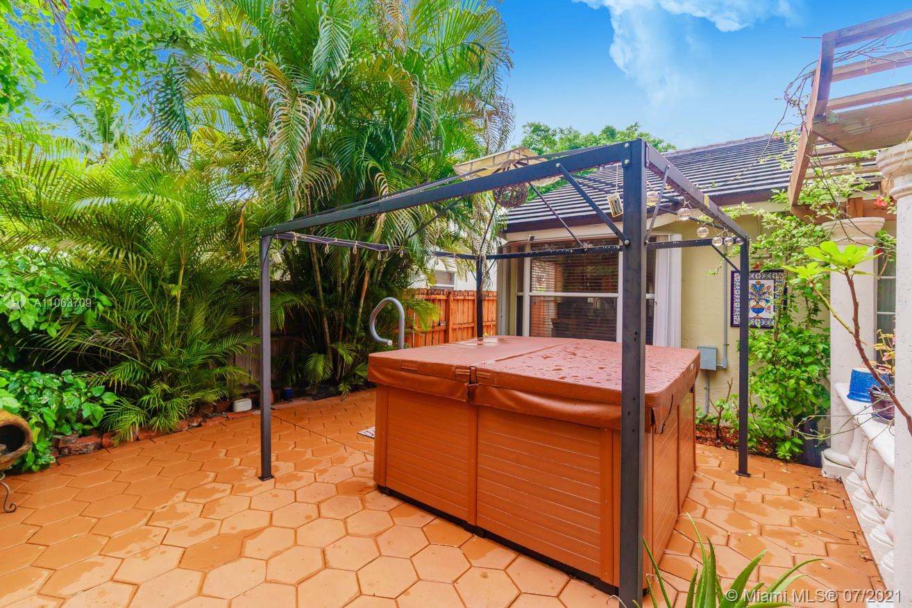 HEFTLER HOMES AT LAGO MAR - Residential