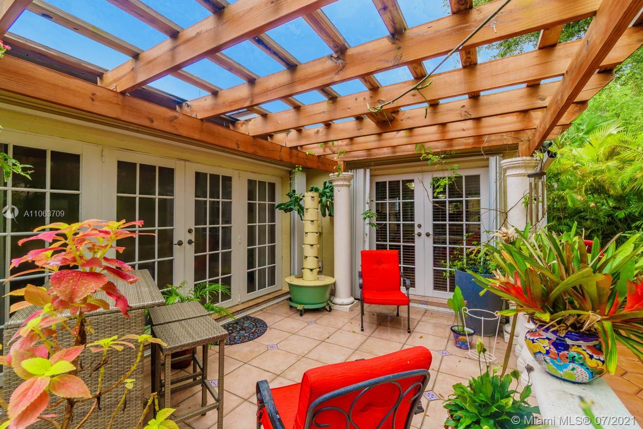 HEFTLER HOMES AT LAGO MAR - Residential