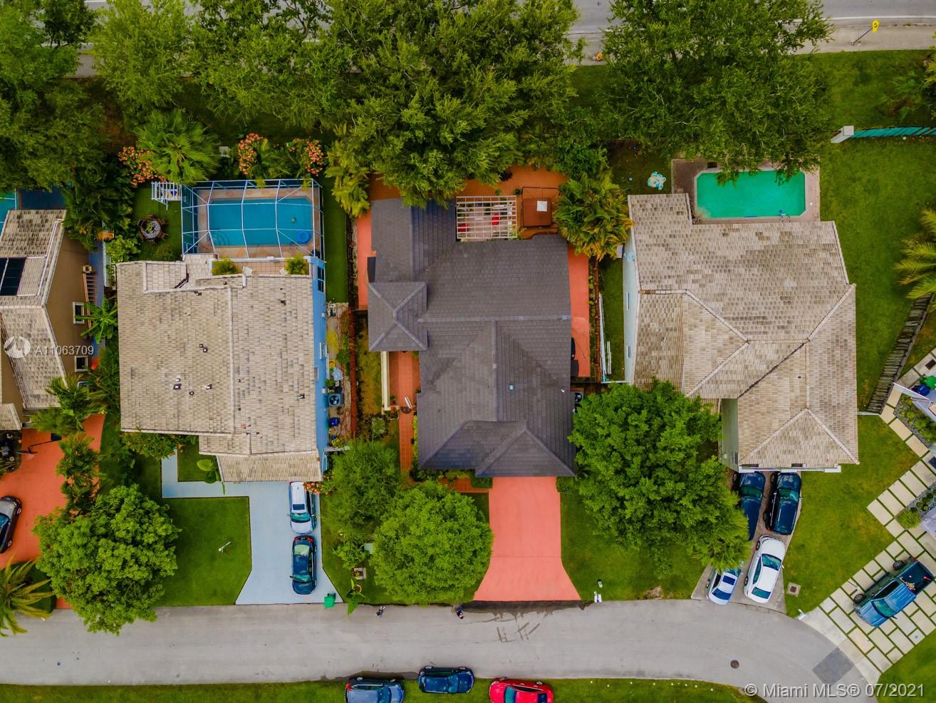 HEFTLER HOMES AT LAGO MAR - Residential