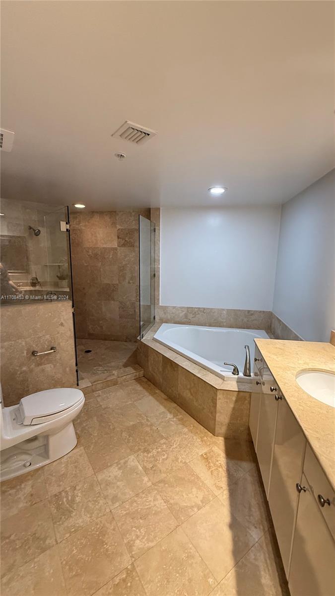 DUO CONDOMINIUM WEST - Residential Lease