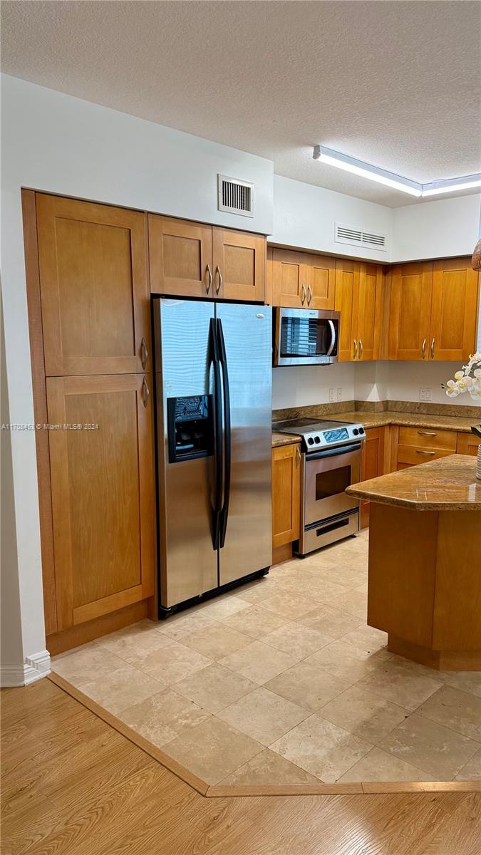 DUO CONDOMINIUM WEST - Residential Lease