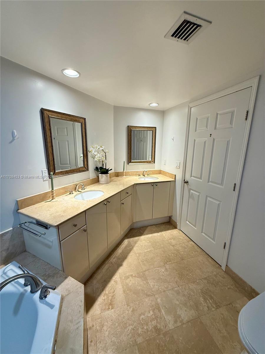 DUO CONDOMINIUM WEST - Residential Lease