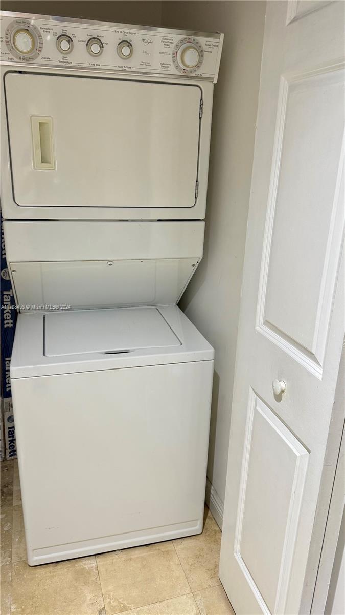 DUO CONDOMINIUM WEST - Residential Lease