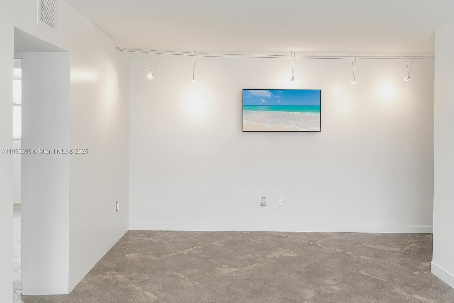 LINCOLN TOWERS CONDO - Residential