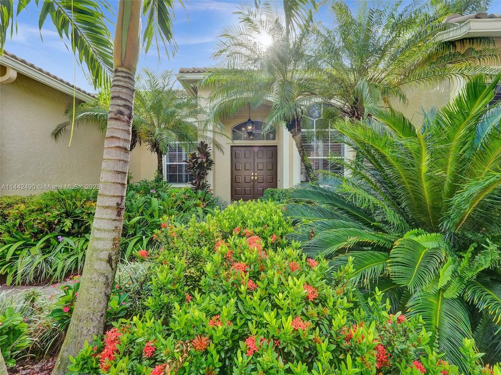 Photo of 3752 Oak Ridge Cir, Weston, FL 33331 (MLS # A11442490)