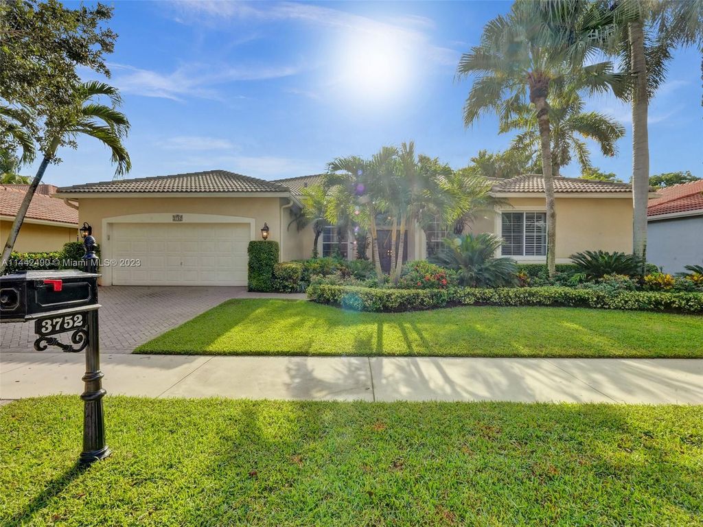 Photo of 3752 Oak Ridge Cir, Weston, FL 33331 (MLS # A11442490)