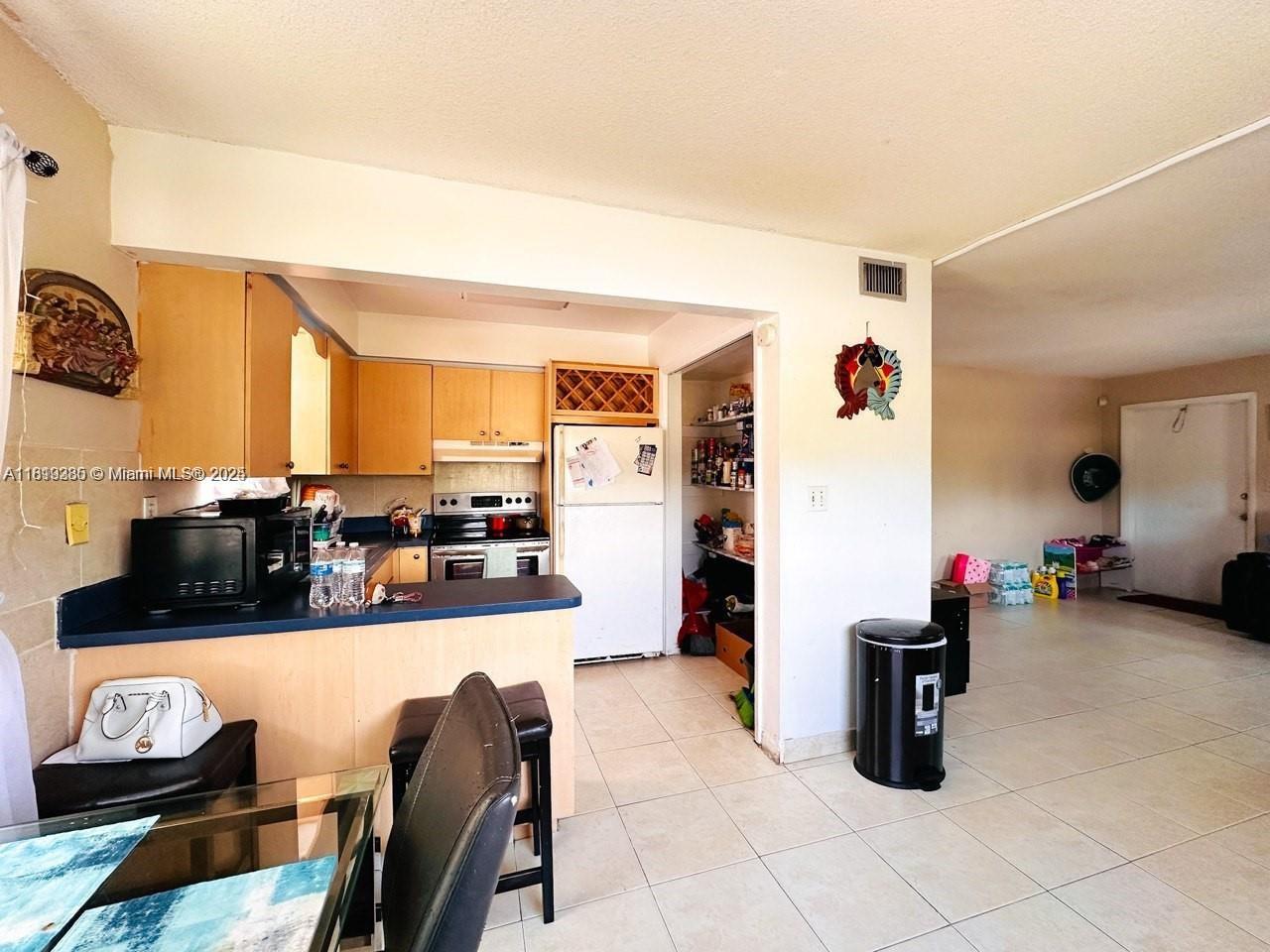 2420 Johnson St 202