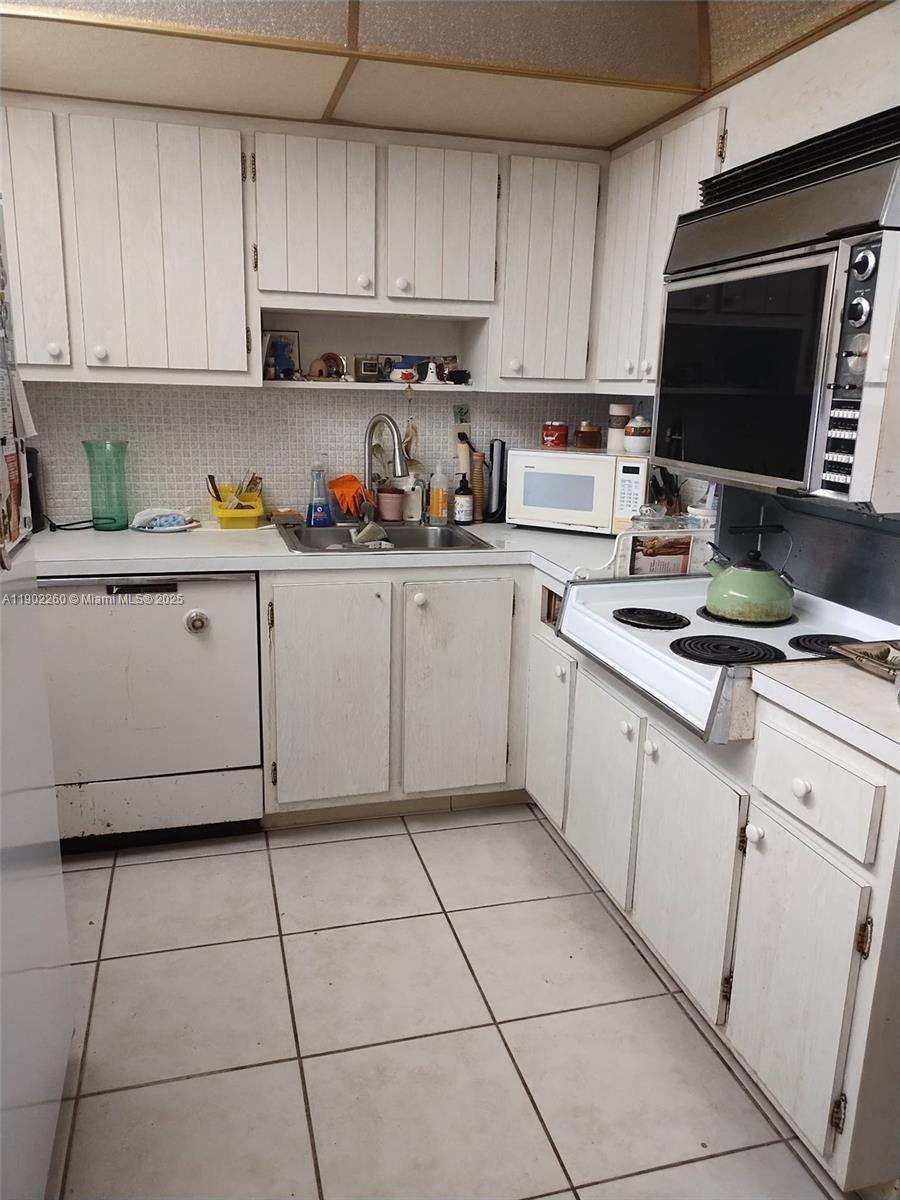 COMMODORE PLAZA CONDO - Residential