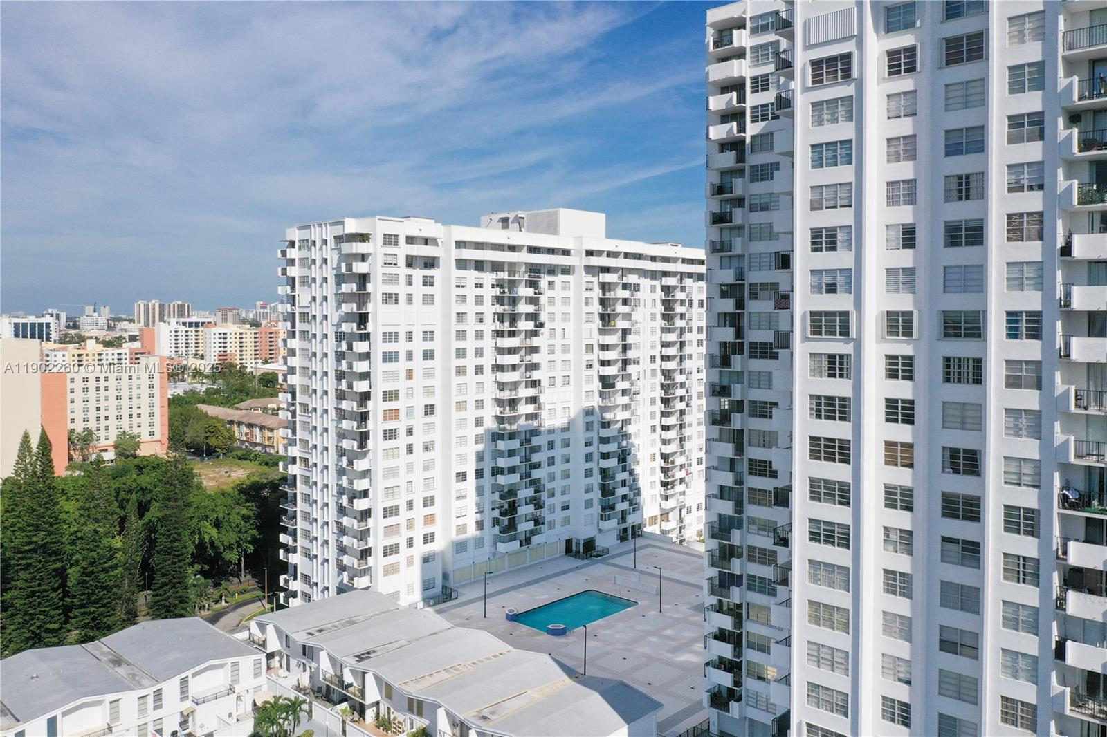 COMMODORE PLAZA CONDO - Residential