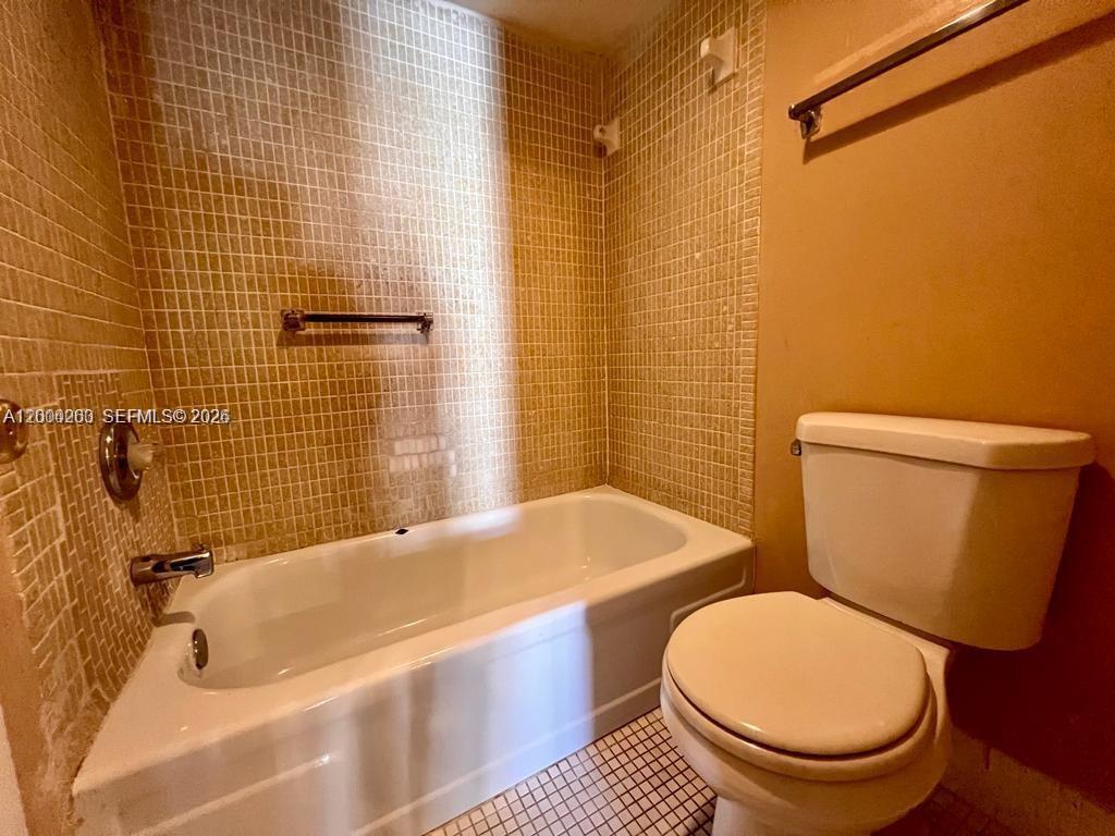 GARDEN LAKES OF INVERRARY - Residential