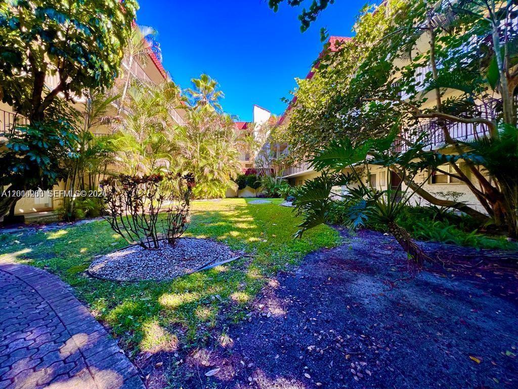 GARDEN LAKES OF INVERRARY - Residential