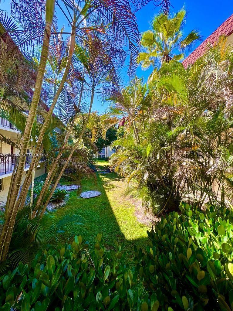 GARDEN LAKES OF INVERRARY - Residential