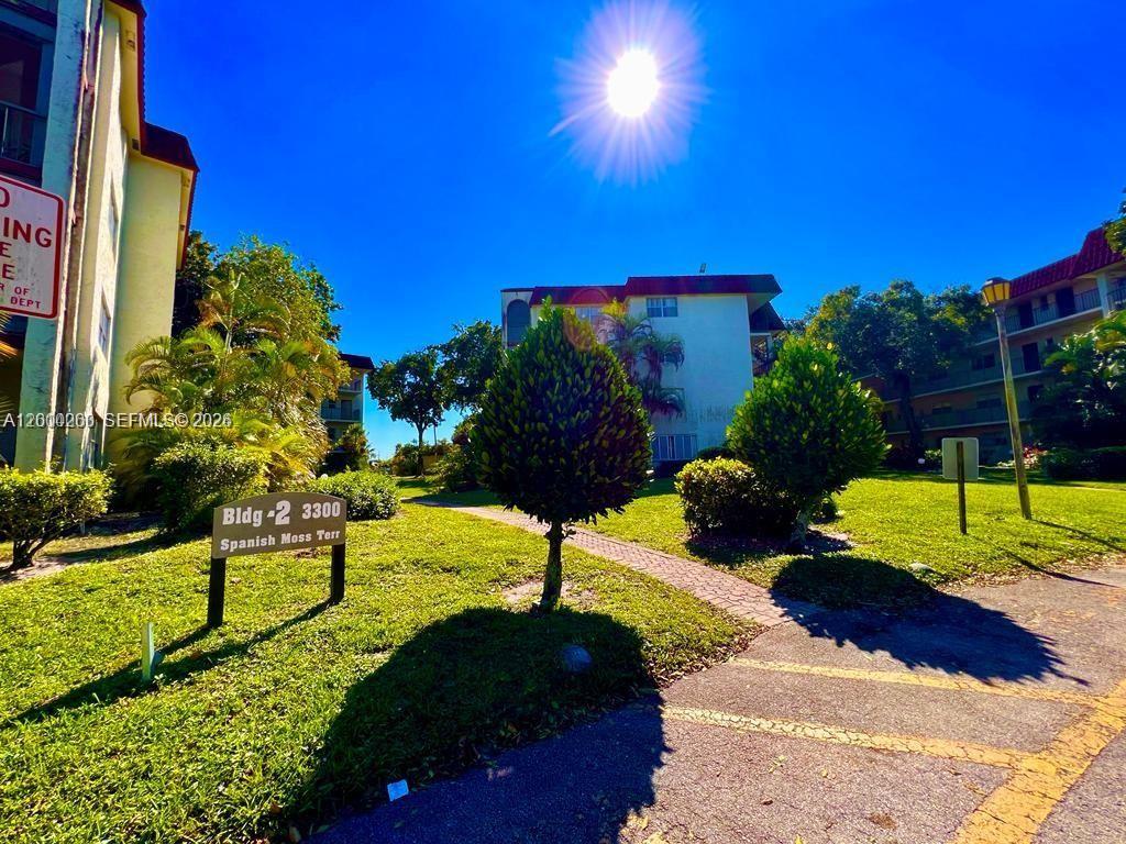 GARDEN LAKES OF INVERRARY - Residential