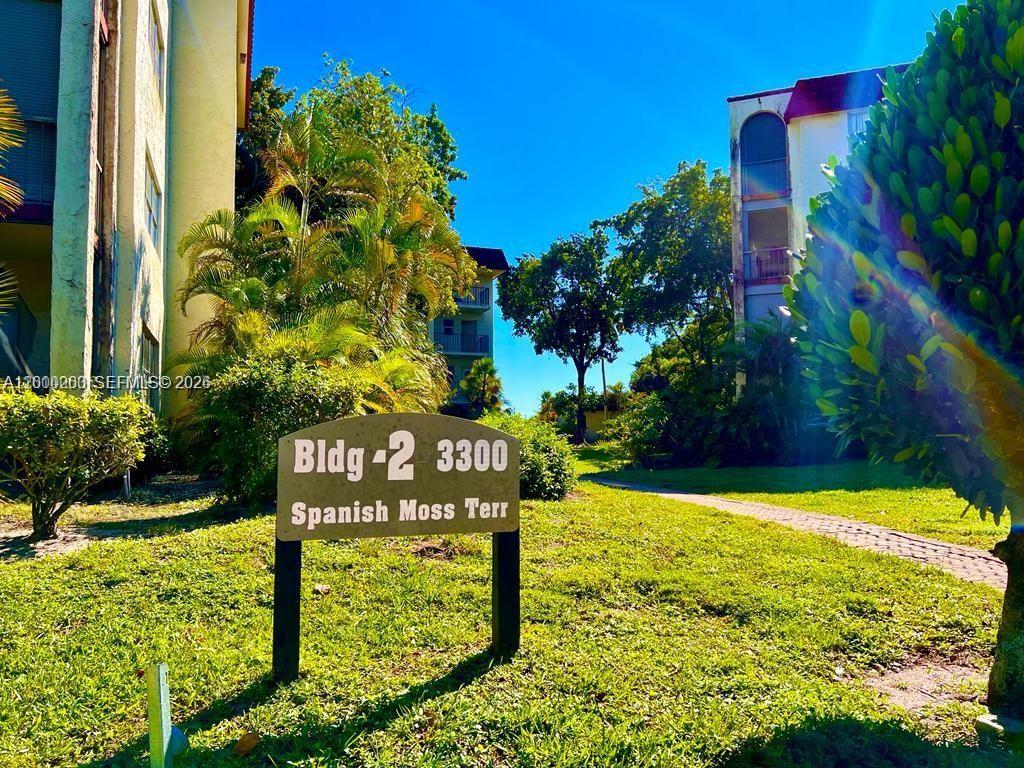 GARDEN LAKES OF INVERRARY - Residential