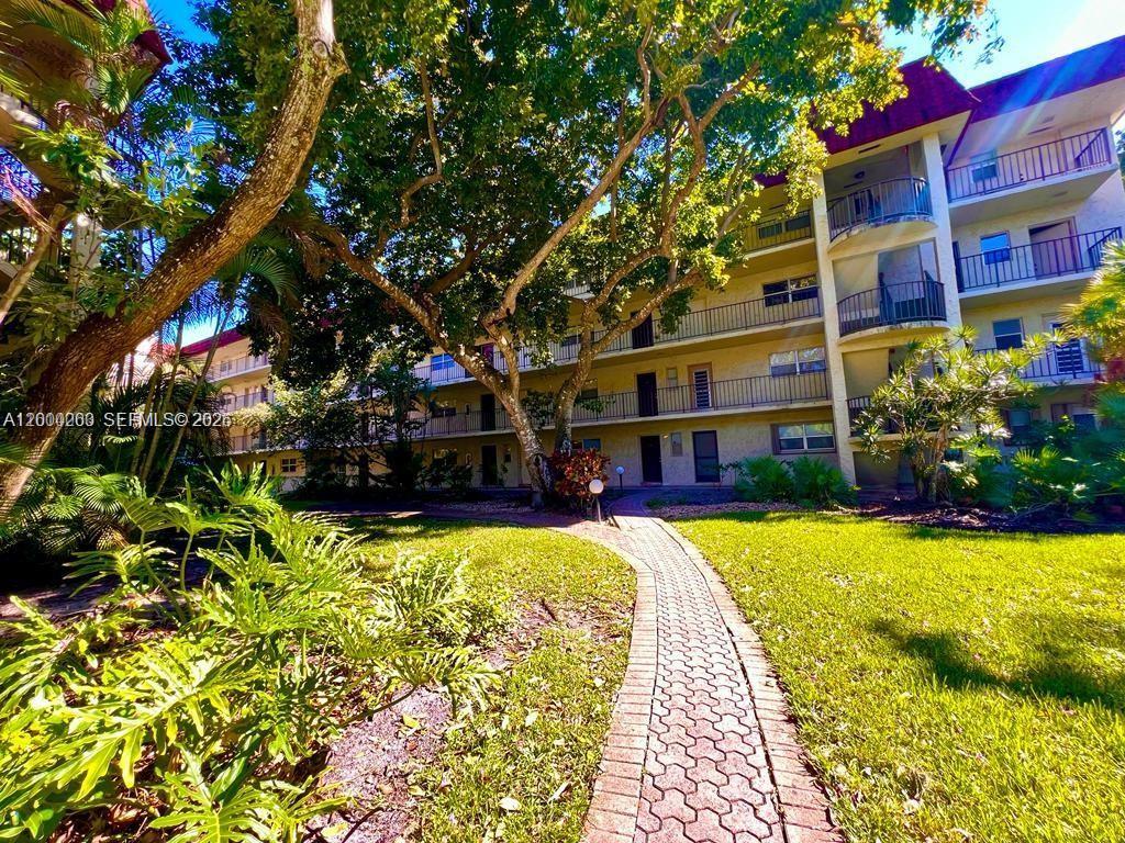 GARDEN LAKES OF INVERRARY - Residential