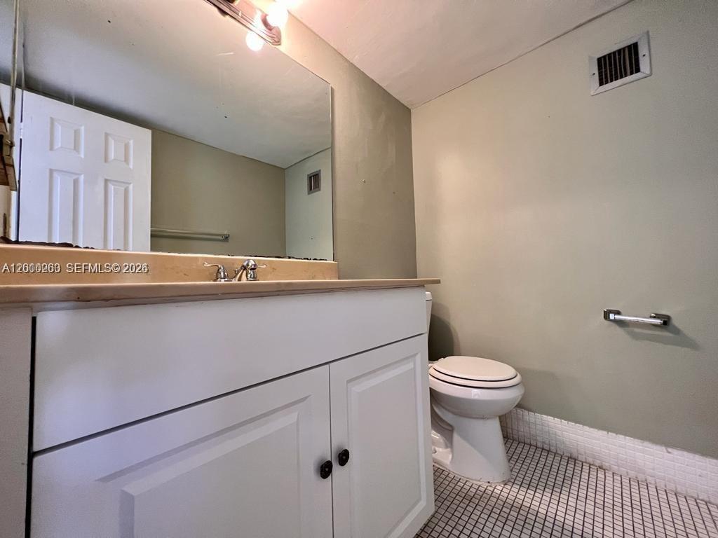 GARDEN LAKES OF INVERRARY - Residential